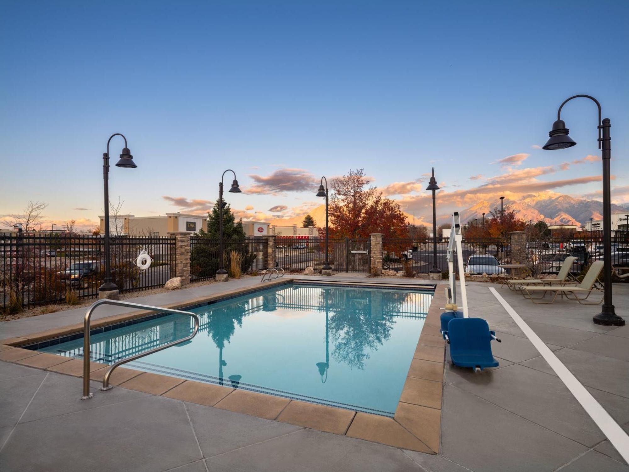 Staybridge Suites Midvale By Ihg Extérieur photo