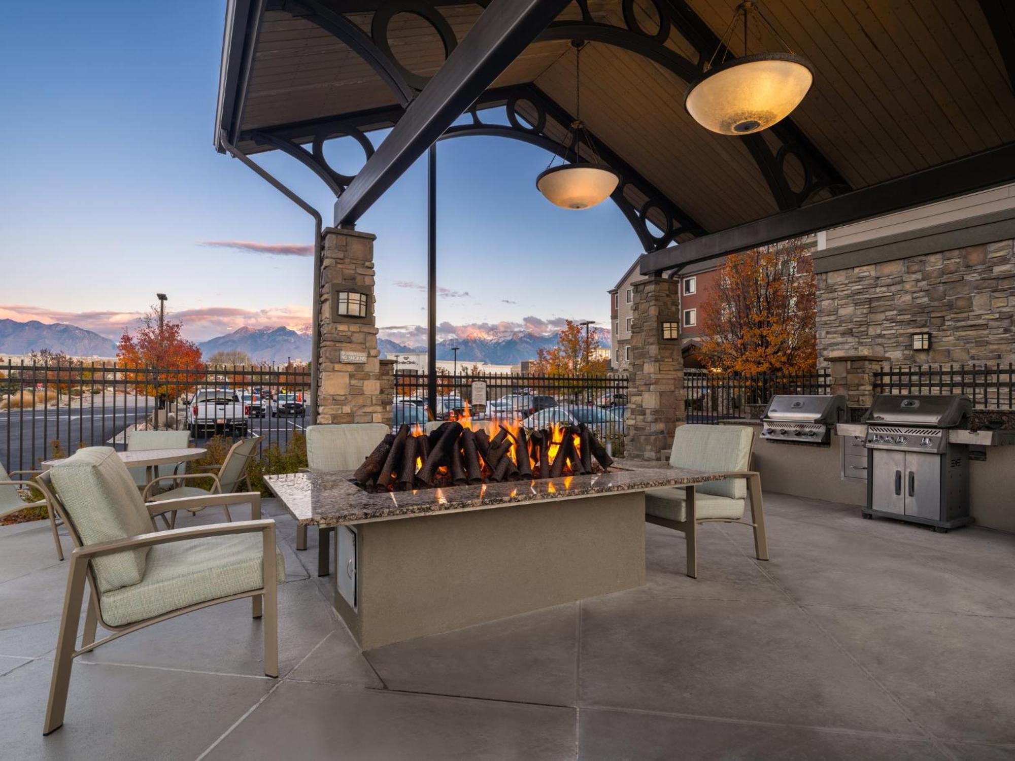 Staybridge Suites Midvale By Ihg Extérieur photo